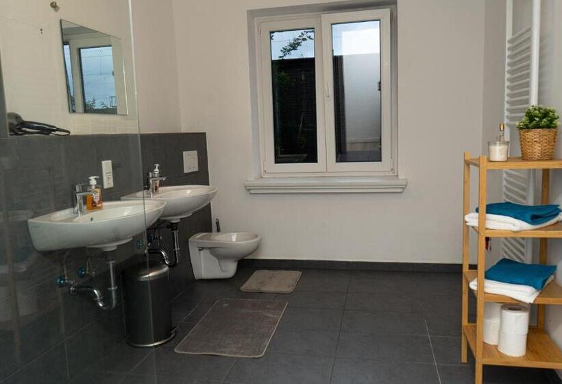 هاستل Downtown Apartments