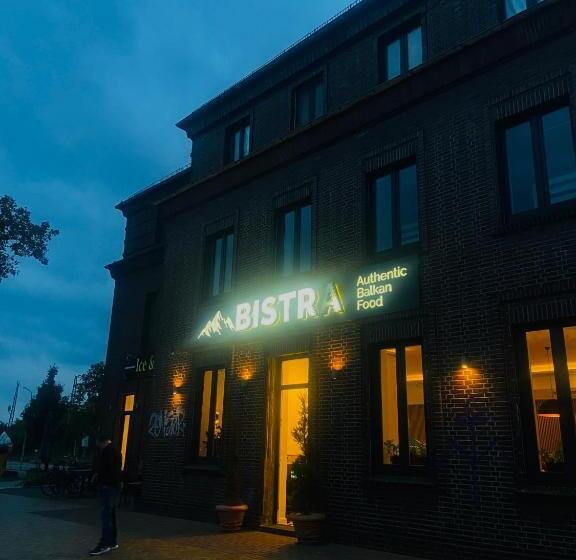 هاستل Downtown Apartments