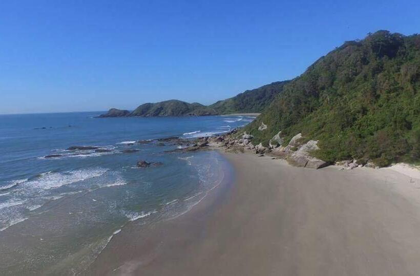 فندق صغير Ilha Do Mel Casa Familiar Quartos Economicos Nova Brasilia