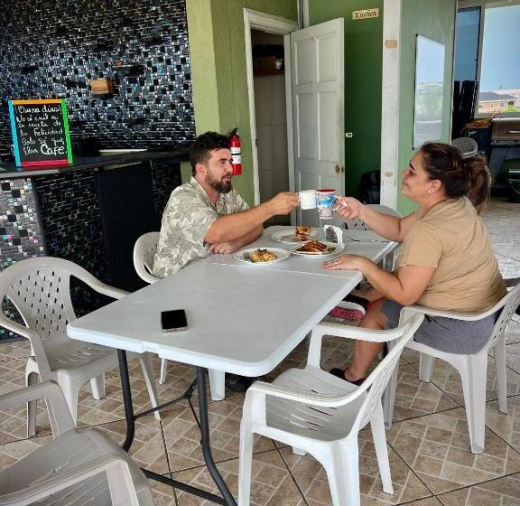 تختخواب و صبحانه Emerald Apartments Inc