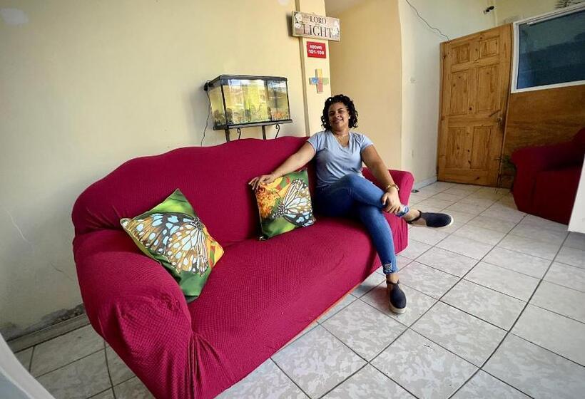 تختخواب و صبحانه Emerald Apartments Inc