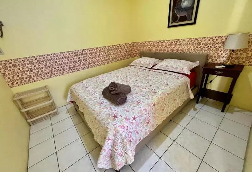 تختخواب و صبحانه Emerald Apartments Inc