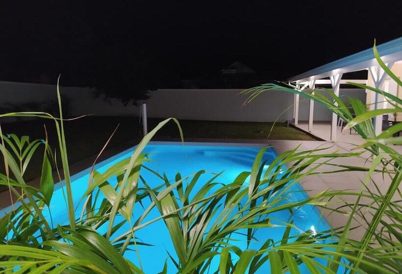 تختخواب و صبحانه Villa Créoléna