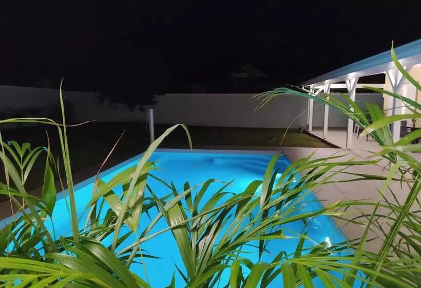 تختخواب و صبحانه Villa Créoléna