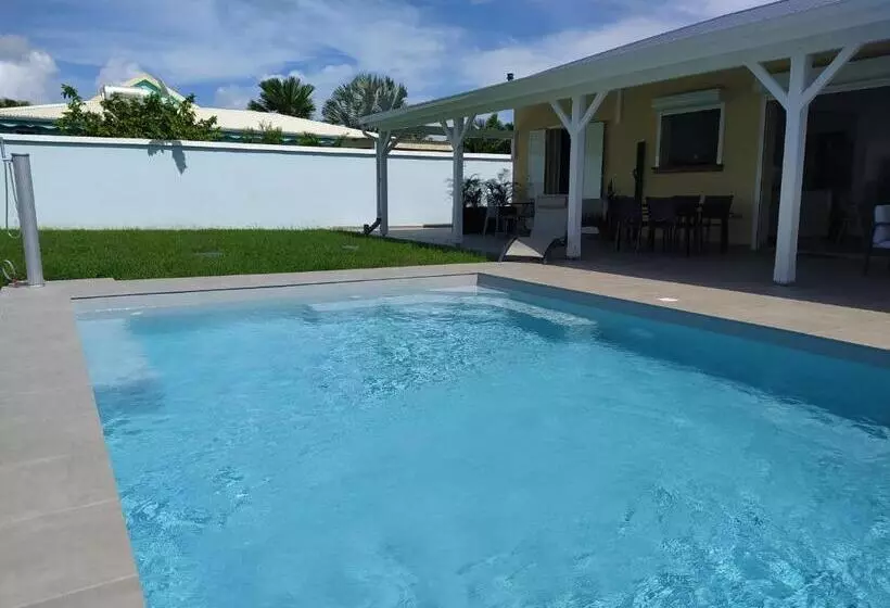 تختخواب و صبحانه Villa Créoléna