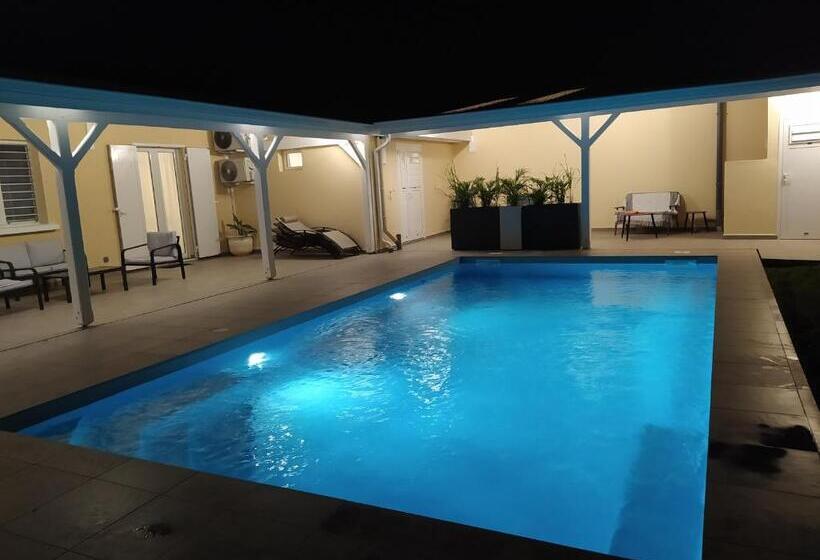 تختخواب و صبحانه Villa Créoléna