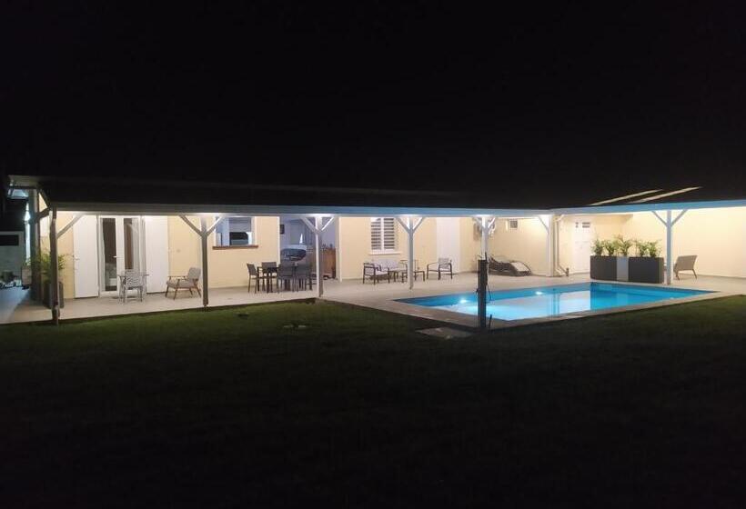 تختخواب و صبحانه Villa Créoléna