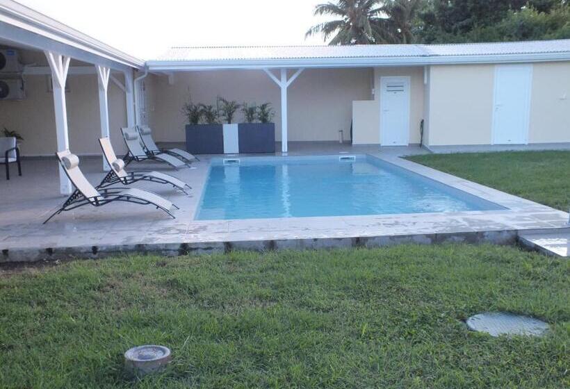 تختخواب و صبحانه Villa Créoléna