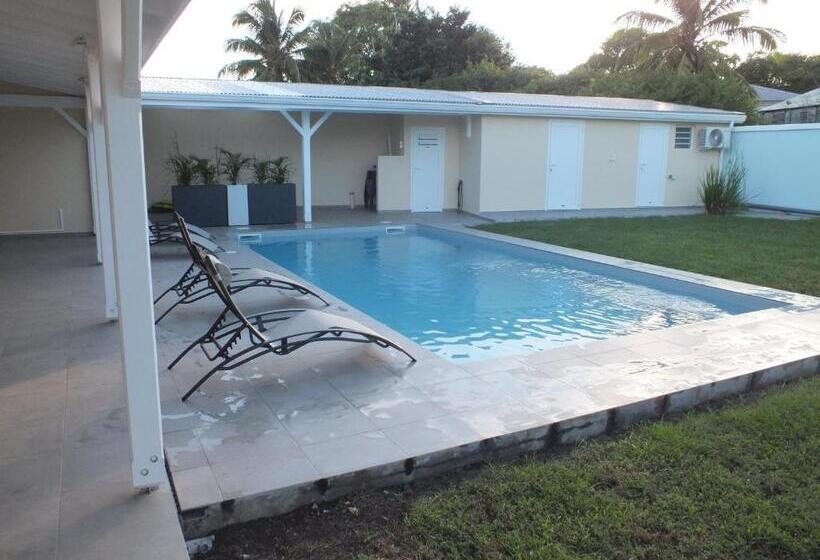 تختخواب و صبحانه Villa Créoléna