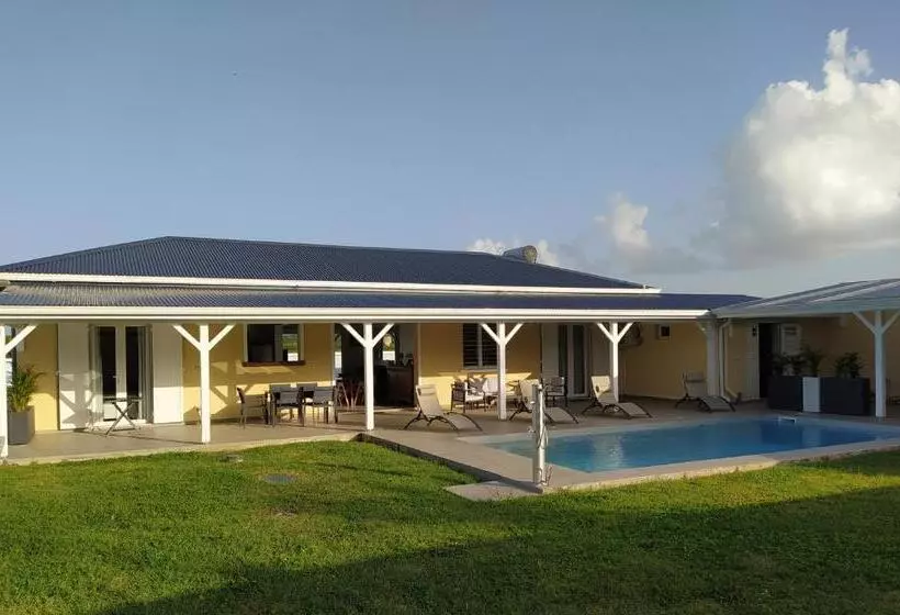 تختخواب و صبحانه Villa Créoléna