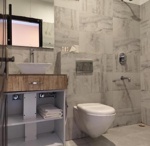 Ganeshwaram Hotel & Restaurant, Bhowali, Nainital