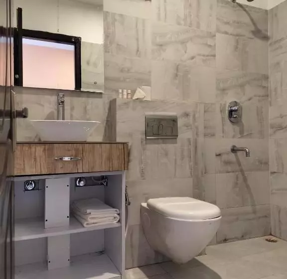 Ganeshwaram Hotel & Restaurant, Bhowali, Nainital