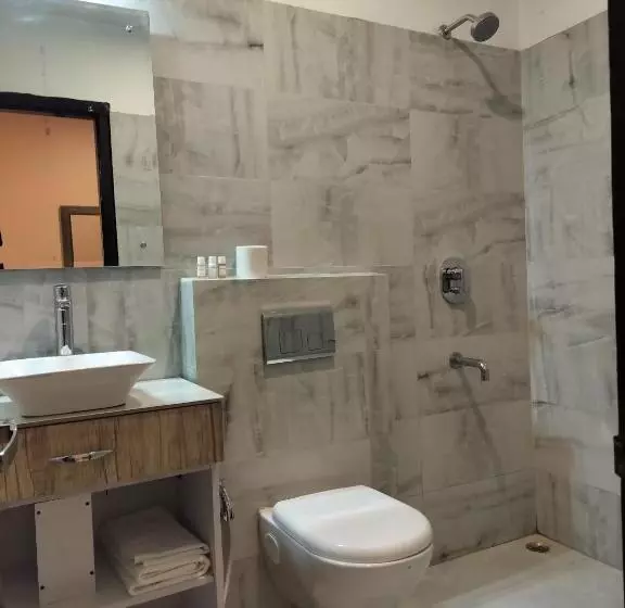 Ganeshwaram Hotel & Restaurant, Bhowali, Nainital