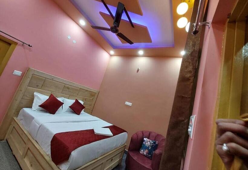 בית מלון כפרי Rudraksh Barkot