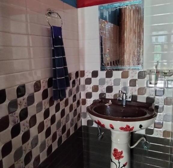 בית מלון כפרי Rudraksh Barkot