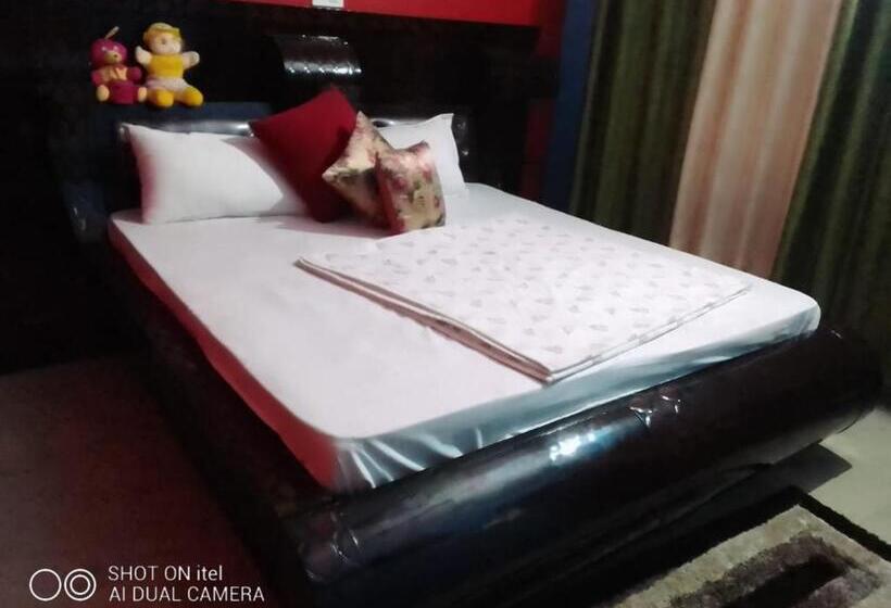 בית מלון כפרי Rudraksh Barkot