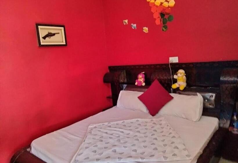 בית מלון כפרי Rudraksh Barkot