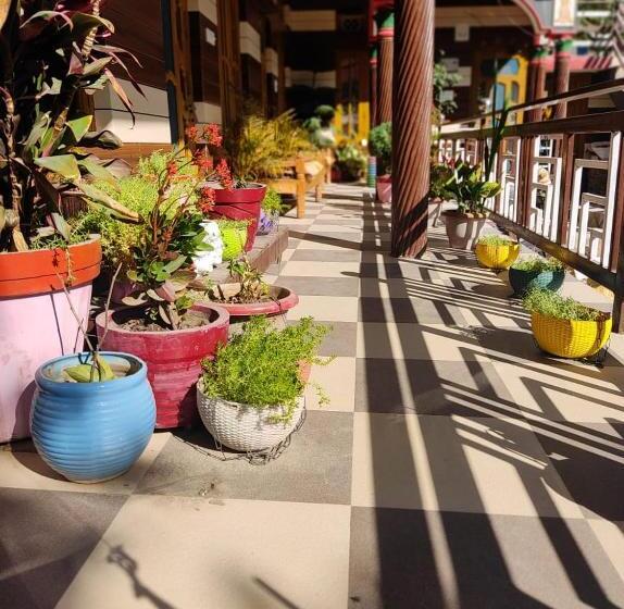 בית מלון כפרי Rudraksh Barkot