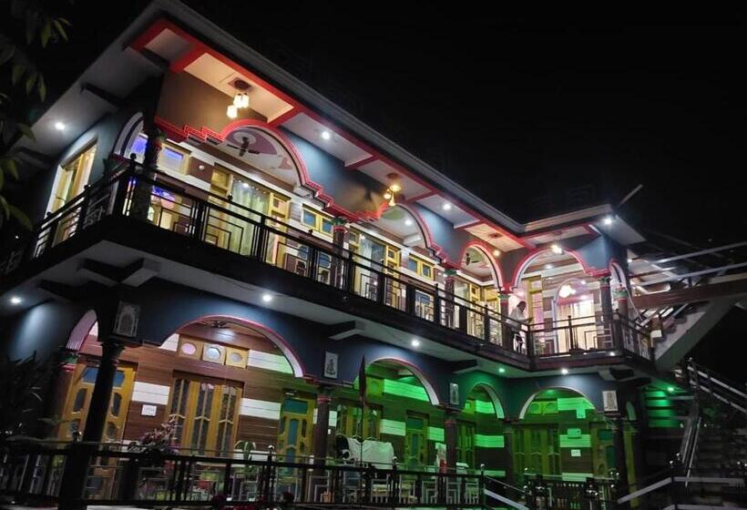 בית מלון כפרי Rudraksh Barkot