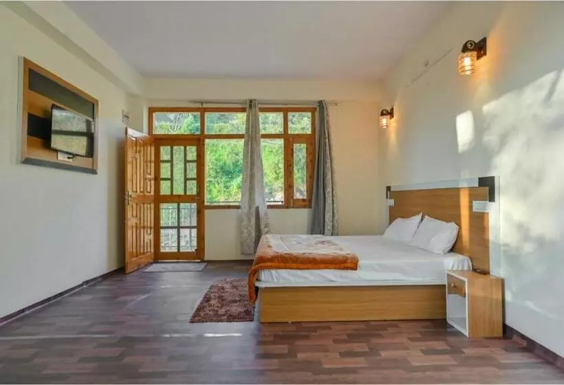 ホテル Saraj Valley Homestay Cheog