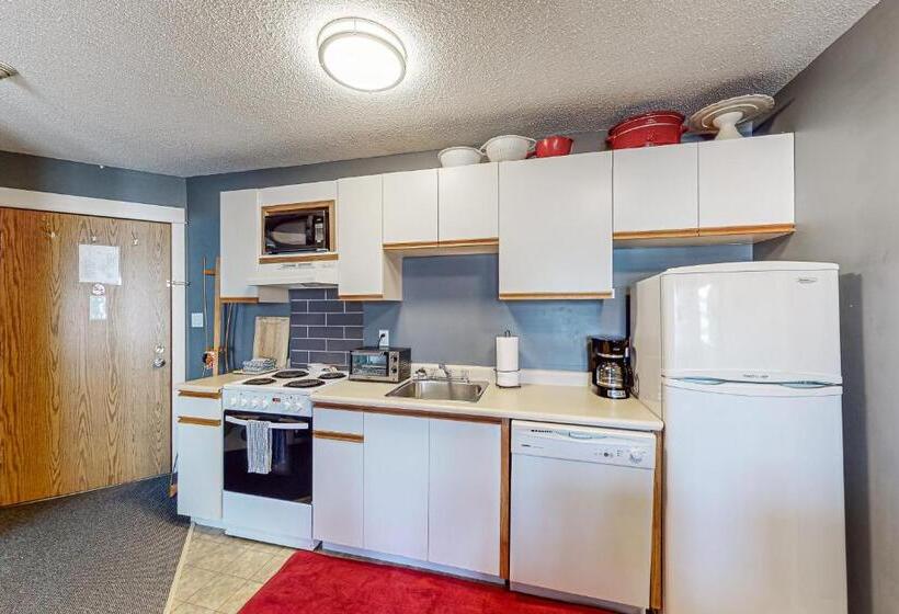 Отель Whitefoot Lodge 342/344