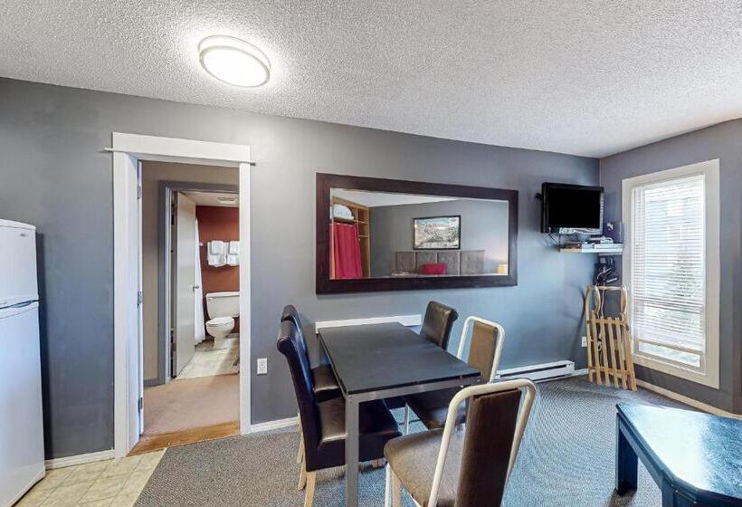 Отель Whitefoot Lodge 342/344