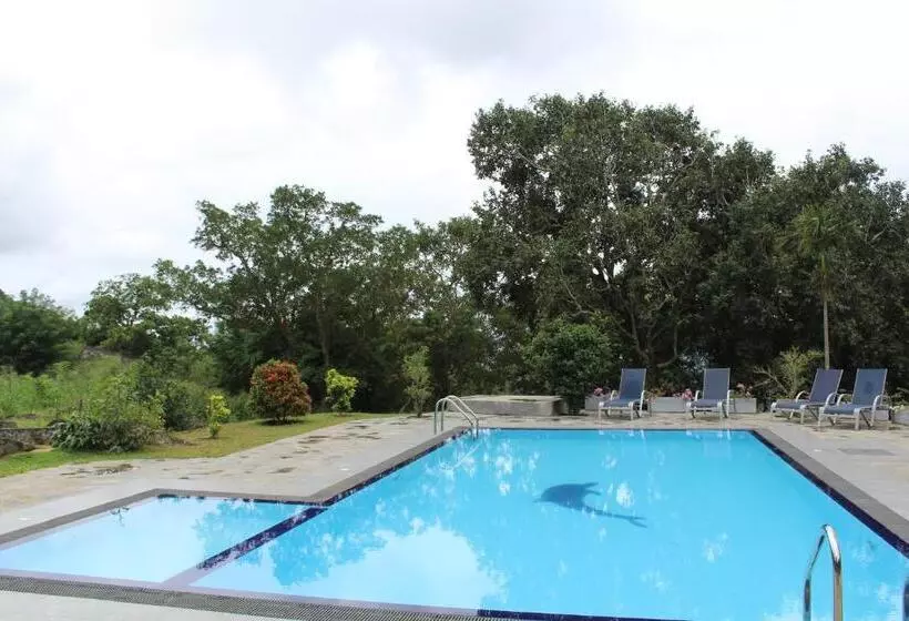 Hotelli World S End Base Eco Village