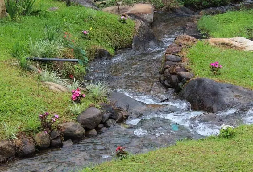 Hotelli World S End Base Eco Village