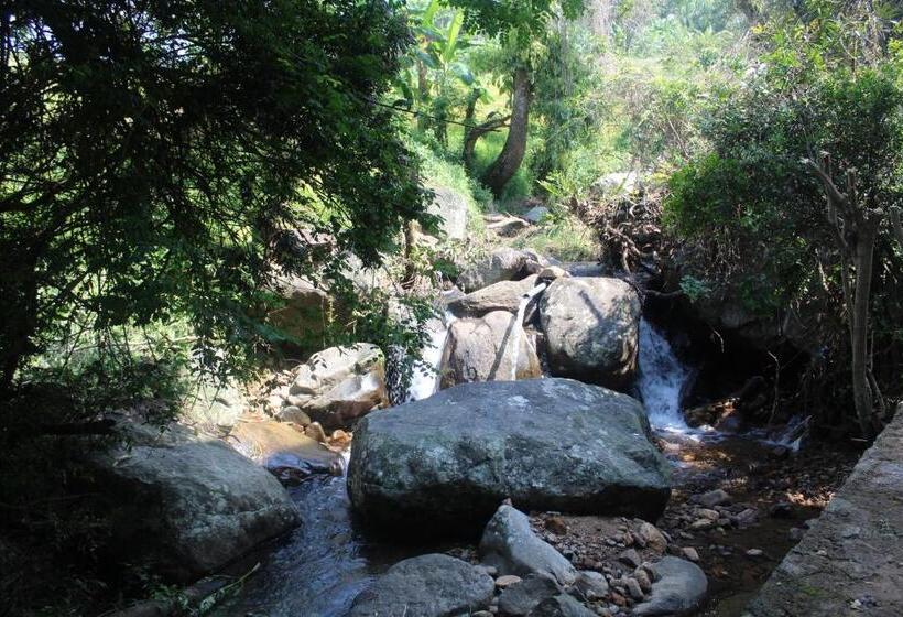 בית מלון כפרי World S End Base Eco Village