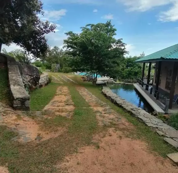 Hotelli World S End Base Eco Village