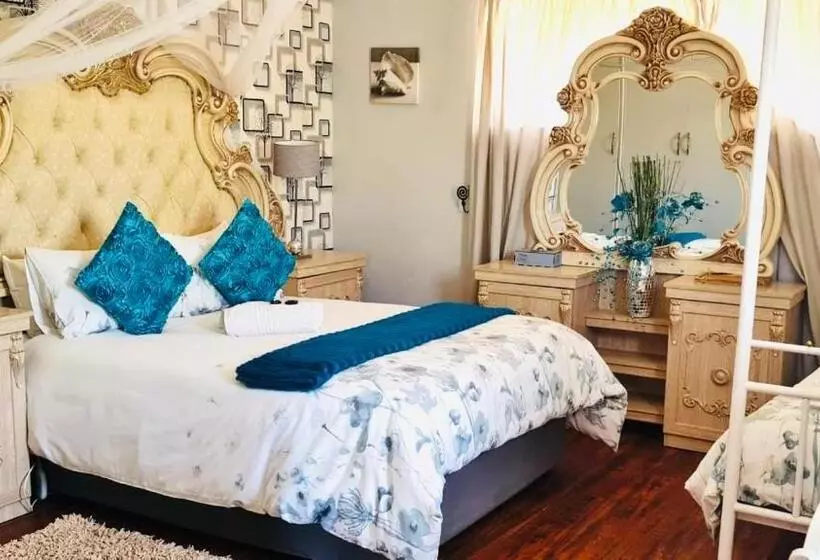 Majatalo De Oude Scholen Guest House