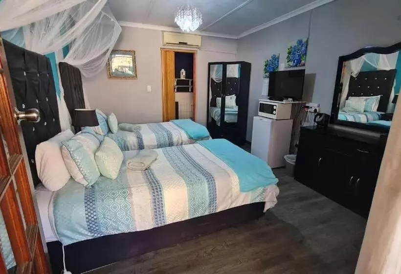 Majatalo De Oude Scholen Guest House