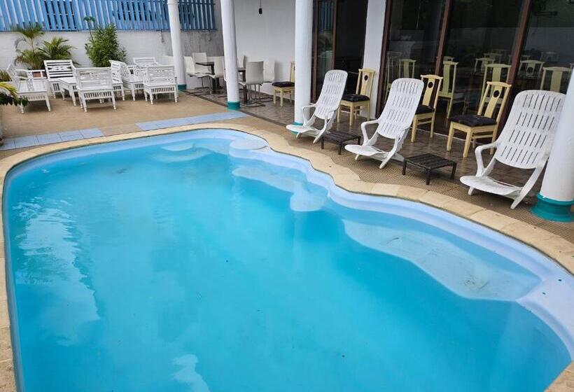 پانسیون Grand Bay Apartments