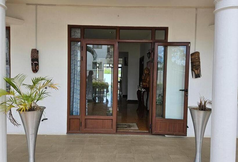 پانسیون Grand Bay Apartments