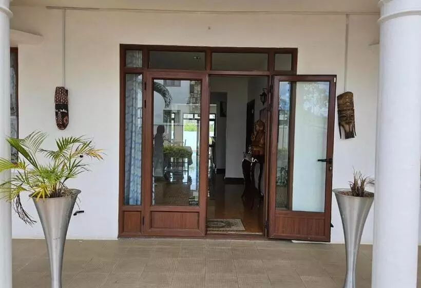 پانسیون Grand Bay Apartments