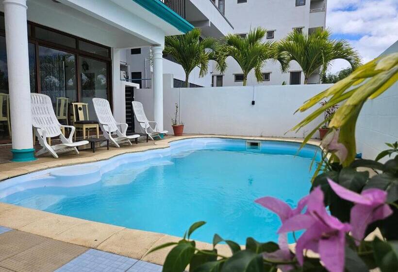 پانسیون Grand Bay Apartments