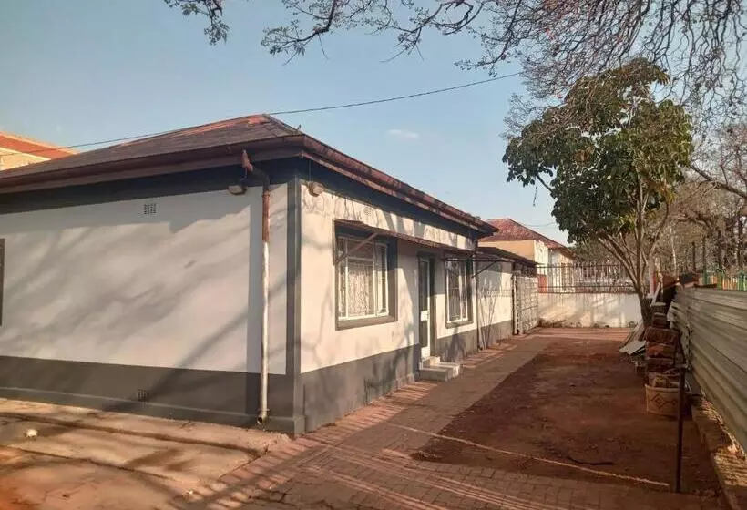 Majatalo Las Palmas Day & Night Guest House