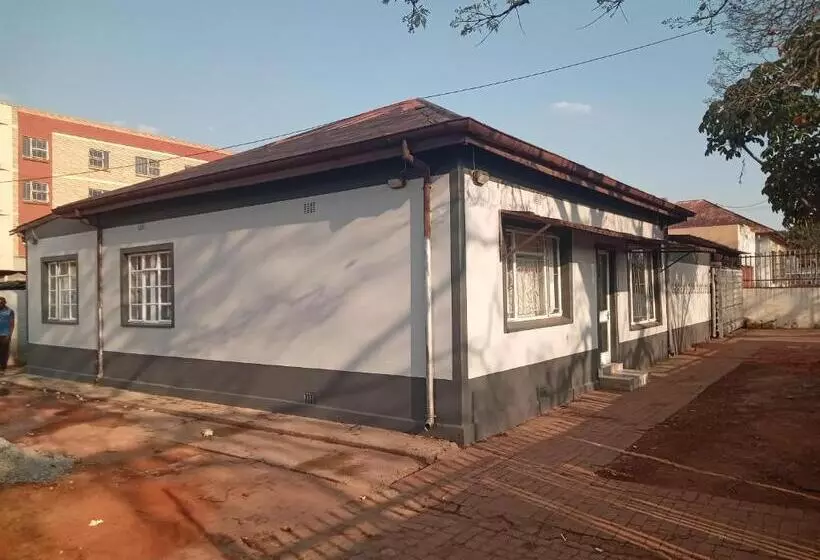 Majatalo Las Palmas Day & Night Guest House