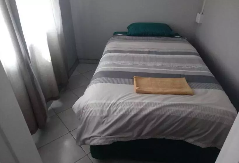 Majatalo Las Palmas Day & Night Guest House