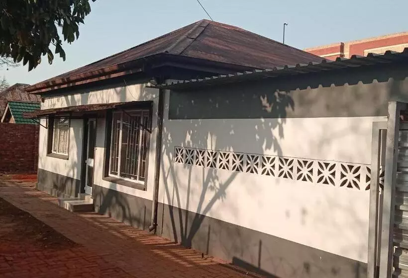 Majatalo Las Palmas Day & Night Guest House