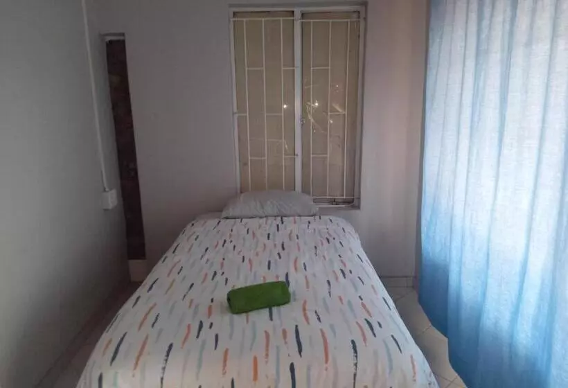 Majatalo Las Palmas Day & Night Guest House