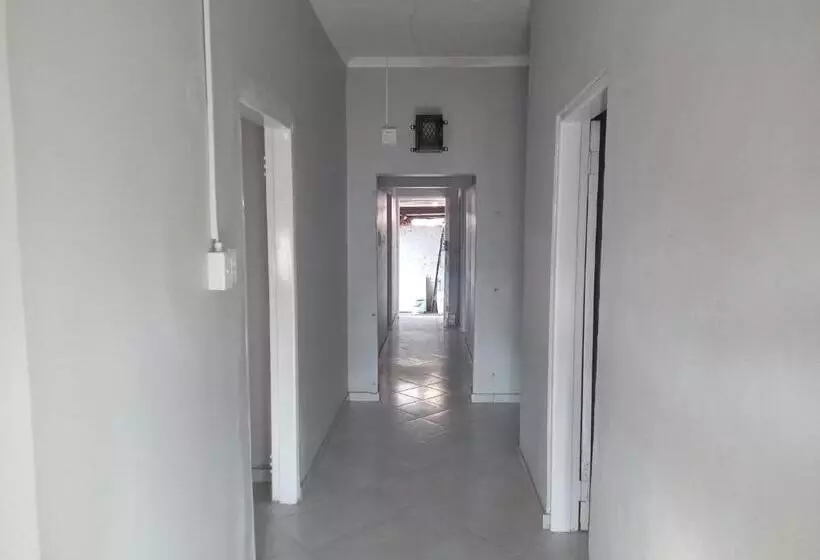 Majatalo Las Palmas Day & Night Guest House