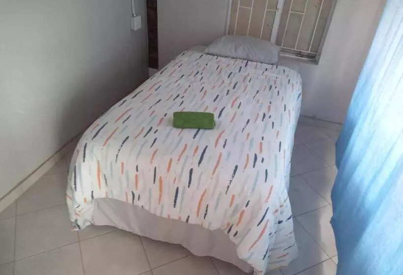 Majatalo Las Palmas Day & Night Guest House