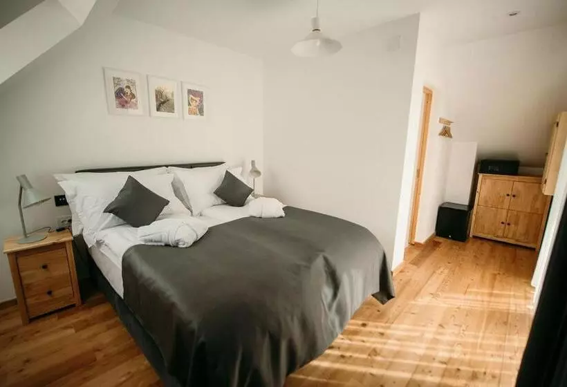 Majatalo Purplevague