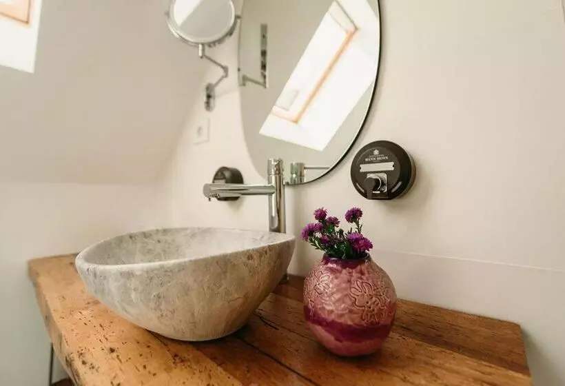 Majatalo Purplevague