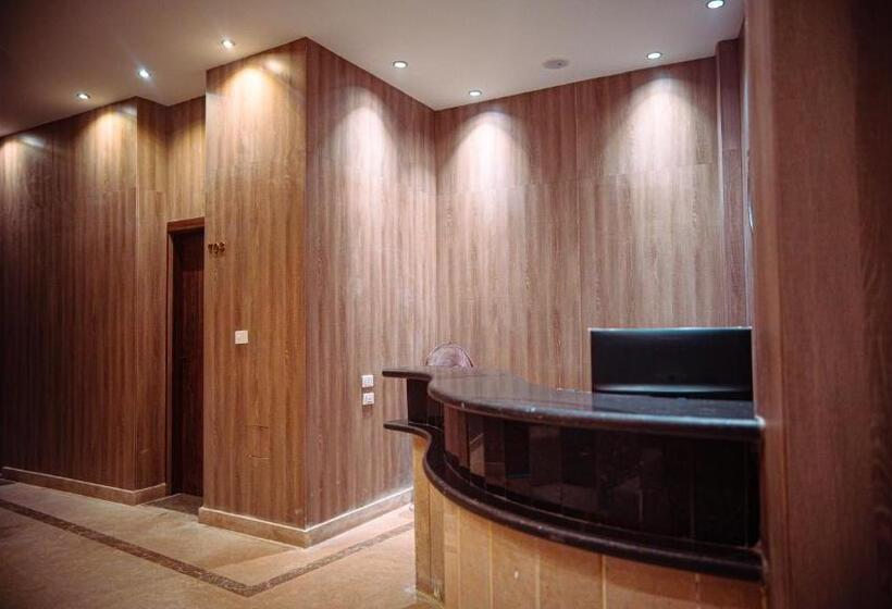 هاستل Rotana Palace Suites