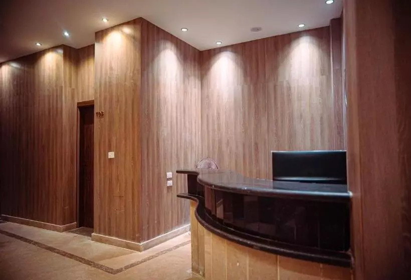 هاستل Rotana Palace Suites