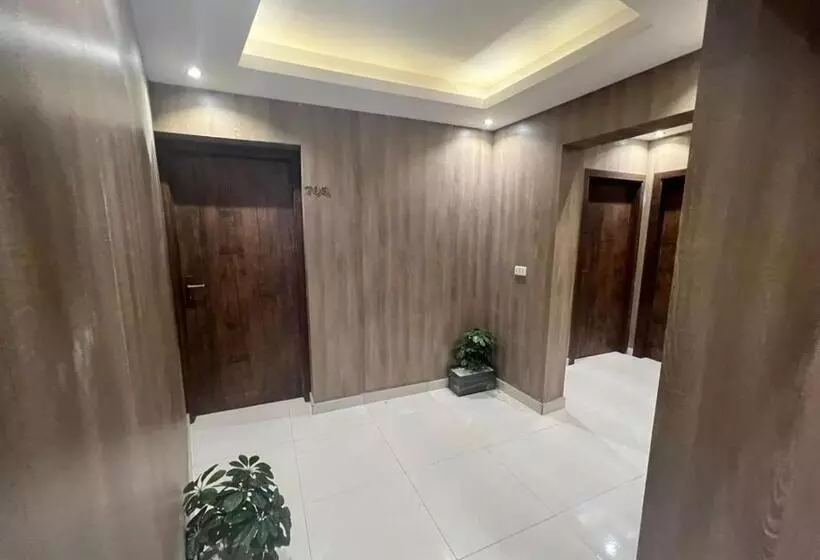 هاستل Rotana Palace Suites