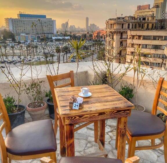 هاستل Rotana Palace Suites