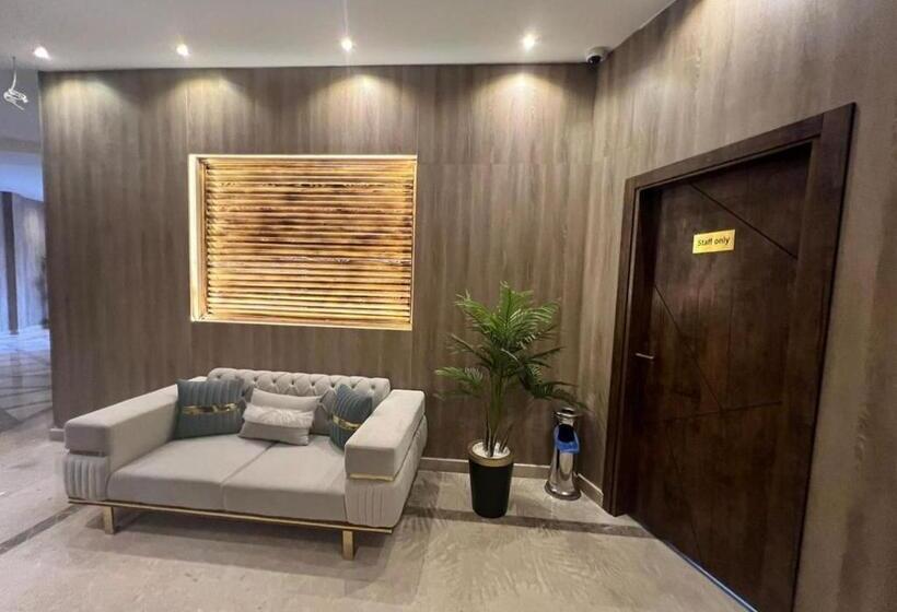 هاستل Rotana Palace Suites